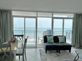 Oceanfront 2BR King Suite Atlantica Resort