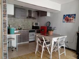 Casa Mónica，位于Villalba dels Arcs的酒店