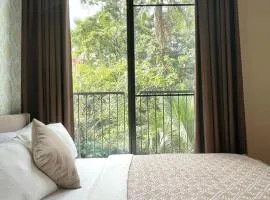 Phrom Phong Top 1BD pool,gym,park and mall BTS
