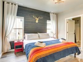 Spacious, Rustic Spearfish Home Walk to Downtown!，位于斯皮尔菲什的酒店