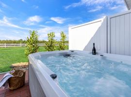 Wellness- Doppelhaush&auml;lfte "Meer" eingez&auml;unt 130m，位于费马恩的Spa酒店