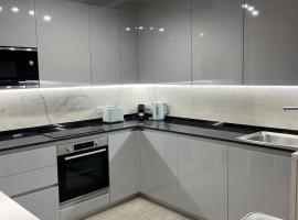 New CP family apartment with spa，位于直布罗陀的酒店