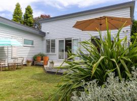 Tūī Guesthouse，位于Cooks Beach的酒店