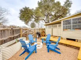 Walk to Main Street Cottage with Deck in Bandera!