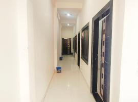 Krishna guest House luxury stay in Ayodhya，位于Ayodhya的酒店