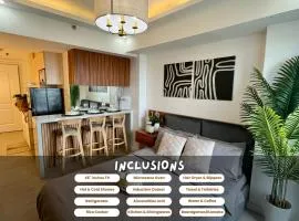 Studio for Couples with Mt Arayat View with Netflix, Karaoke & Boardgames