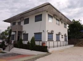 Villa Santy Hotel，位于吉拉尔多特的酒店