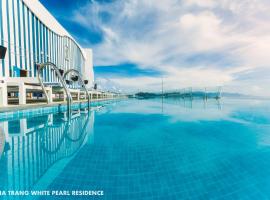 AQUA BEACHFRONT PANORAMA Nha Trang Centre，位于芽庄的带停车场的酒店