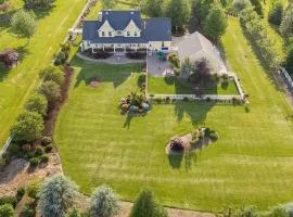 Bison Ridge Retreat - Spacious and in Nature