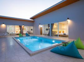 Andaman Sea Best Pool Access and Villas，位于普吉镇的酒店