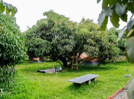Mango Trails - Farm Stay, Camping & Day Outing near Bangalore，位于Talai的酒店