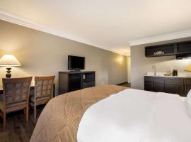 Suburban Studios Syracuse Fairgrounds，位于锡拉丘兹的酒店