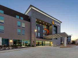 La Quinta Inn & Suites by Wyndham San Antonio at the RIM，位于圣安东尼奥的酒店