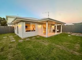 Pura Vida - Opposite the Beach!