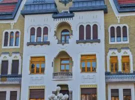 Neuhausz Residenz Ultra-Central Apartment