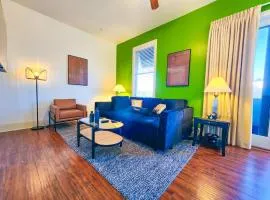 30A Luxury Suite with King Bed, Parking, Pool & Balcony