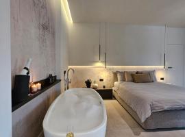 Sobe Six On 7 - Luxury Apartments & Rooms，位于斯拉沃尼亚布罗德的酒店