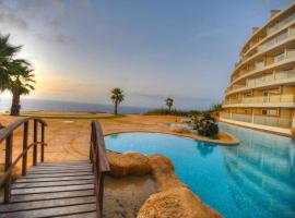 NEW Apartment with sunset views and pool，位于泽布季的酒店