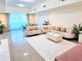 4 Bedrooms apartment with pool and beach access