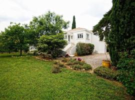 La villa blanche - 2 personnes，位于Saint-Jean-de-Fos的酒店