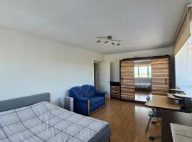 Hero Avenue Apartment，位于纳尔瓦的带停车场的酒店