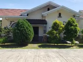 Hannah & Neil's Place-Panglao