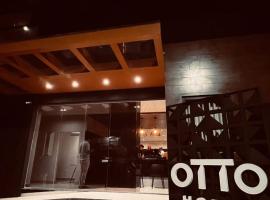 Otto Hotel，位于瓦拉达里斯州长市的酒店