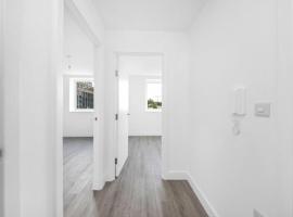 Stylish 2-Bed Apartment with Free Parking，位于索尔泰尔的酒店