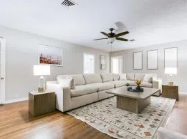 4 BR with 3 BA Turf Backyard New