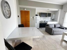 Departamento zafiro con cochera a 100mts del Shopping y el Puerto，位于圣达菲的酒店