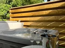 Ceridwen 6 - Hot Tub-Luxury-Pets-Perthshire-Romantic-Dundee