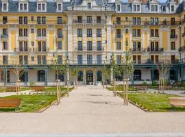La suite Impériale - Baignoire balnéothérapie - Palace avec vue lac