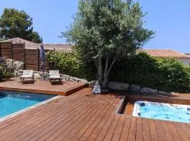 VILLA MODERNE PISCINE JACUZZi