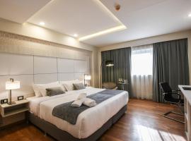 Hotel Innovo，位于罗萨里奥罗萨里奥 - 伊斯拉斯马尔维纳斯国际机场 - ROS附近的酒店