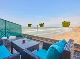 Amwaj Apt - Surf and Fun Beachfront Stay With Balcony
