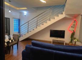 Cozy Duplex with garden，位于Iju Junction的酒店