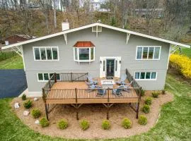 Up North Escape - Modern Home with Private Beach
