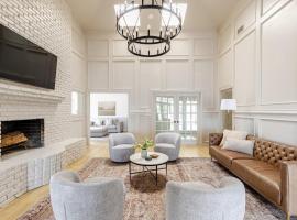 Stylish and spacious 3 bedroom house，位于Aledo的酒店