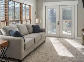 Old Dauphin Way Historic Home - Unit 6