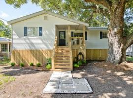 Quaint Family Getaway on Biloxi，位于多芬岛的酒店
