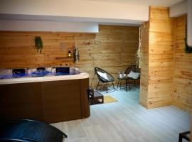 Suite, Hammam, Sauna, et Jacuzzi，位于色当的酒店