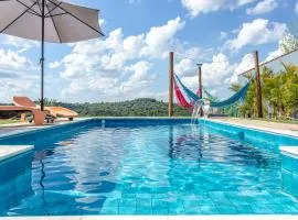 Piscina, churrasqueira, natureza - Brazilian Corner