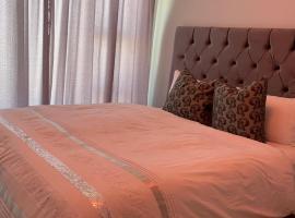 Emabheni Self Catering，位于Langstrand的酒店