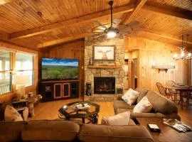 Cozy ‘Grey Fox’ Cabin Between Boone & Blowing Rock