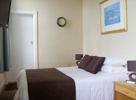 The Colliefields Hotel，位于Collie的酒店