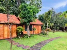 Nhà gỗ view suối, view vườn -Khu nghỉ dưỡng sinh thái Nhà Lụa Retreat
