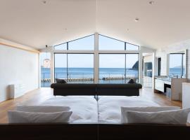 Private luxury villa with ocean view Shodoshima，位于小豆岛的酒店