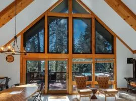 Remodeled 4BDR Cabin with AC Lake Views Hot-Tub Bunk Room Excellent Location