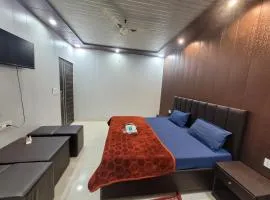 Hotel Paradise - Hazrat Nizammuddin Railway Station