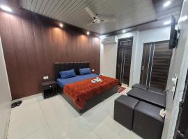 Hotel Paradise - Hazrat Nizammuddin Railway Station，位于加济阿巴德的酒店